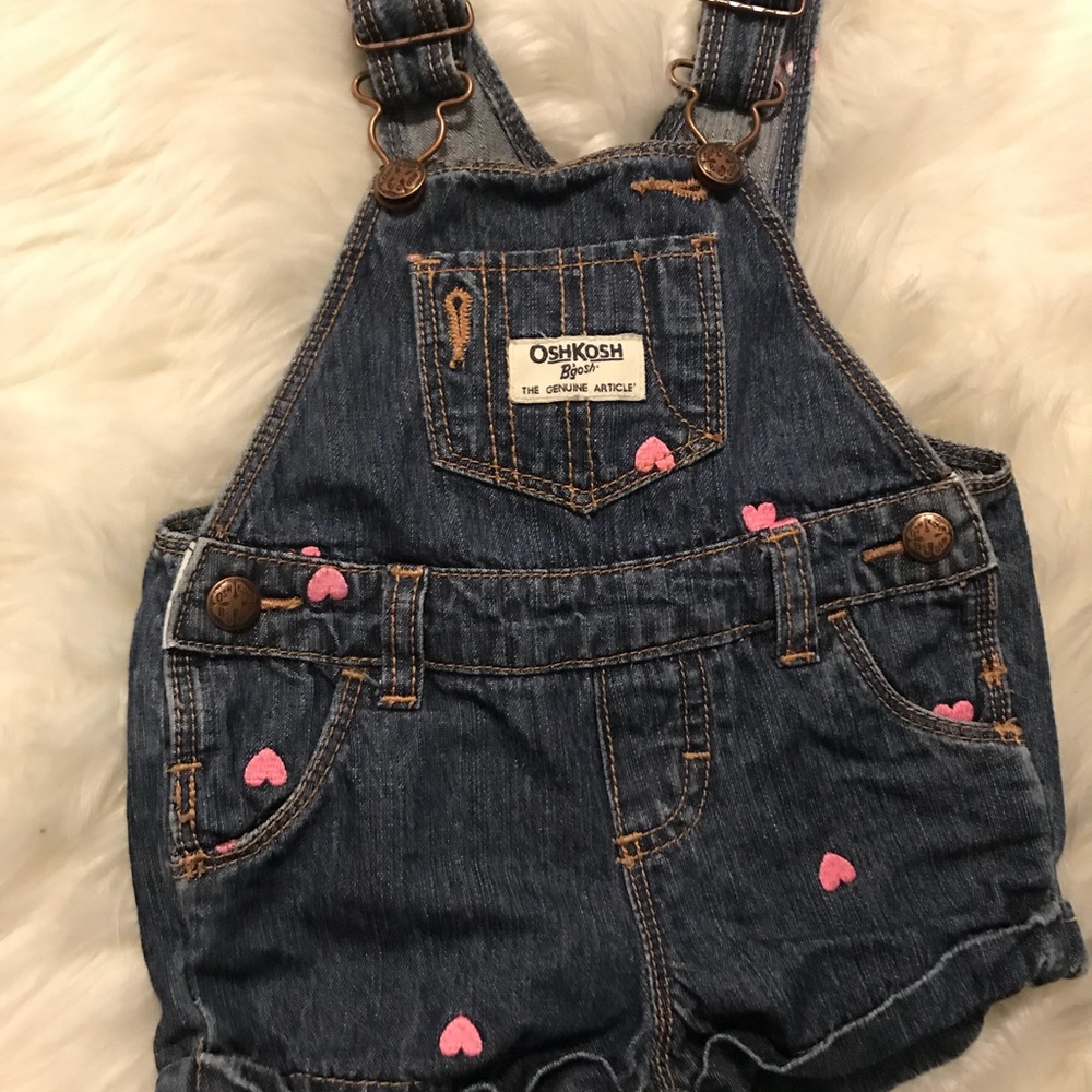 OshKosh short overalls with hearts 💕